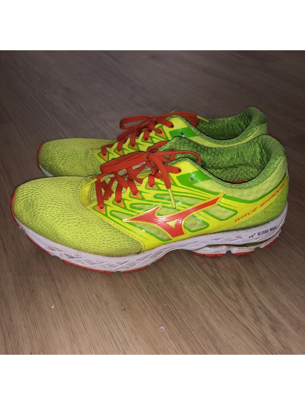 MIZUNO WAVE SHADOW RIDER 20 NEON YELLOW ORANGE RUNNING SHOES MENS SIZE 10